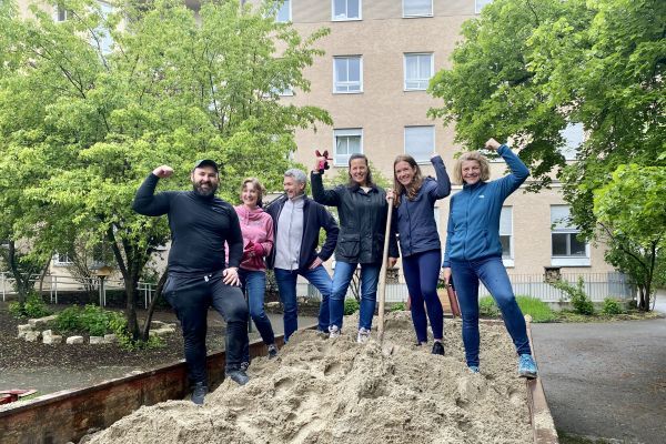 Adelgundenheim: Sozialtag mit Schaufeln und jeder Menge Sand 