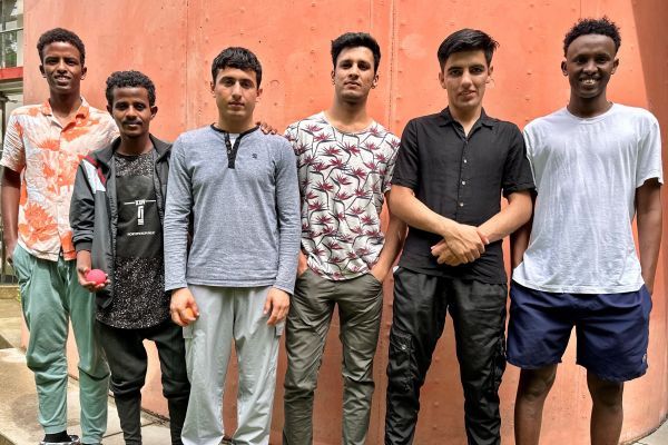 Erste Anlaufstation: Junge Flüchtlinge zwischen Trauma und Tanz