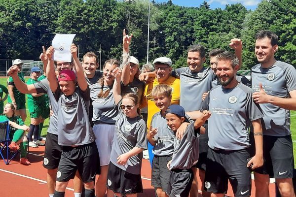 Inklusives Fußballturnier: Am Ende hatten die BZ Löwen die Nase vorn
