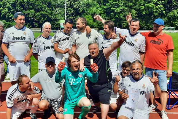 Inklusives Fußballturnier: Am Ende hatten die BZ Löwen die Nase vorn
