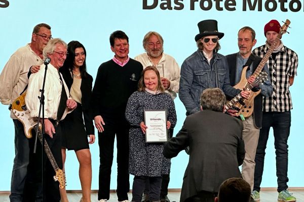 Die inklusive EVS-Band "Das rote Motorrad" erhält den Tassilo-Preis der SZ