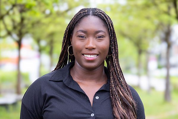 Von der Armut in ein selbstbestimmtes Leben: Aicha geht ihren Weg