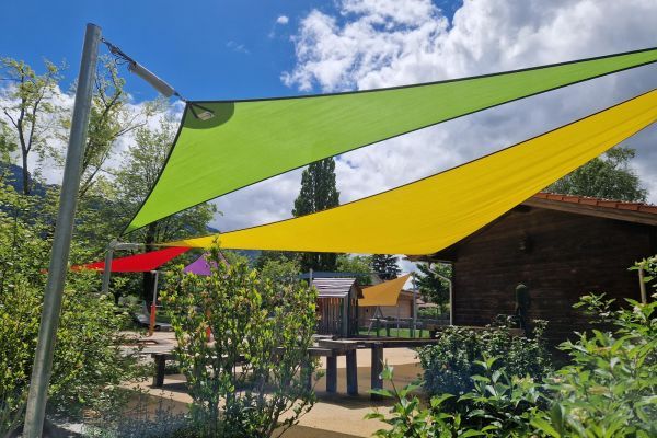 Mehr Schatten für die Kinder auf dem KIZ-Spielplatz in Aschau